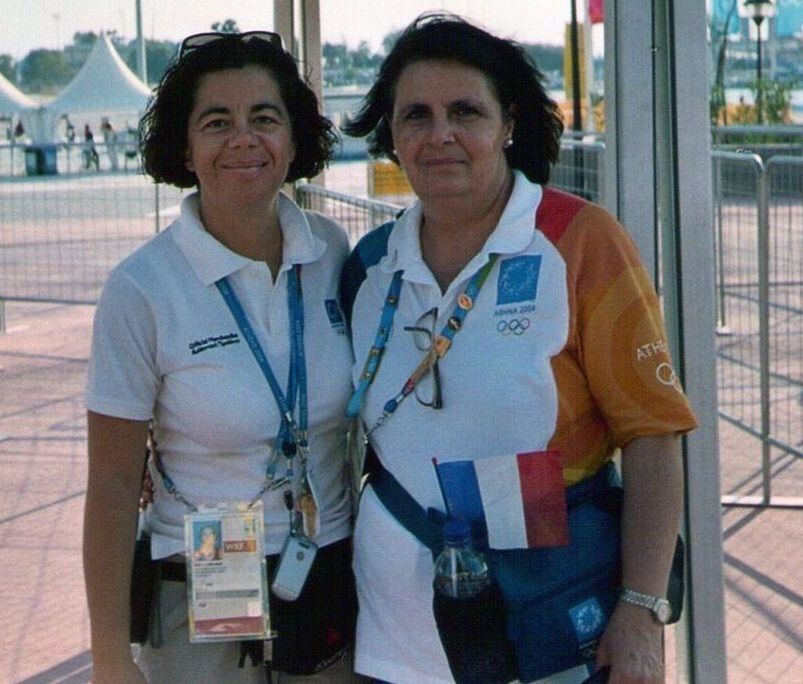 Hari with Athens Olympics volunteer